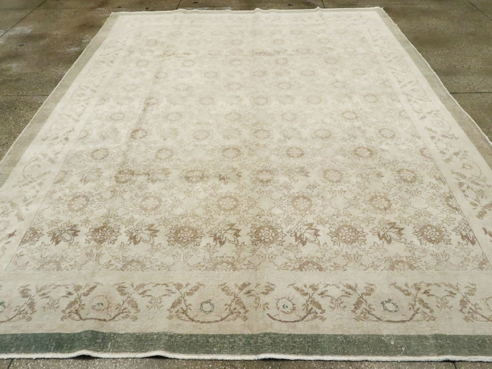 Vintage Turkish Sivas Distressed Rug, No.24401 - Gss