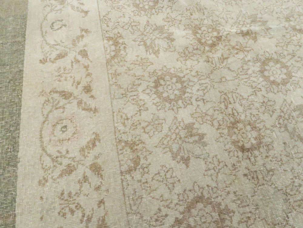 Vintage Turkish Sivas Distressed Rug, No.24401 - Gss