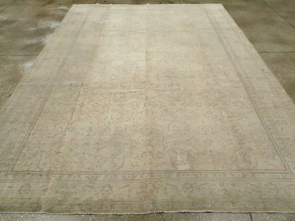 Vintage Turkish Sivas Distressed Carpet, No.24414 - Gss