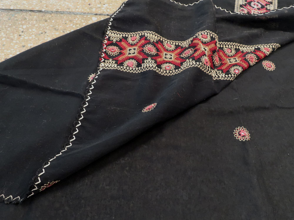 Vintage Persian Embroidered Textile, No.24590 - Gss