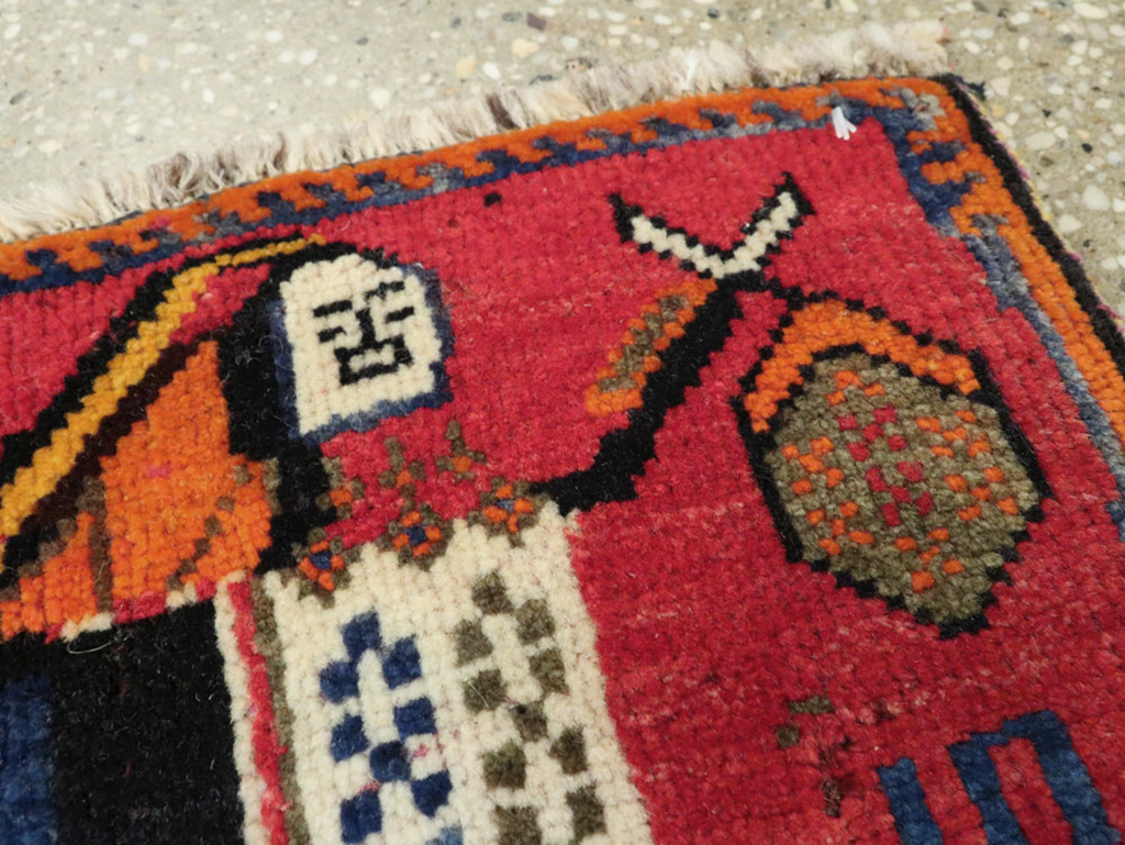 Vintage Persian Shiraz Pictorial Rug, No.24608 - Gss
