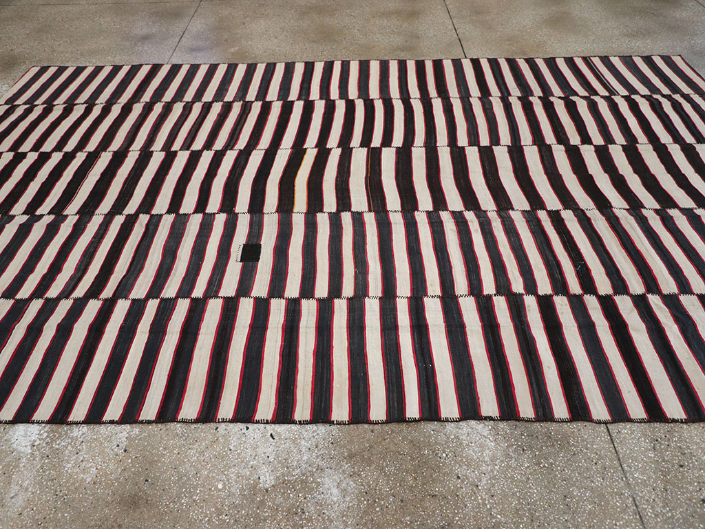 Vintage Persian Flatweave Kilim Room Size Carpet, No.24627 - Gss