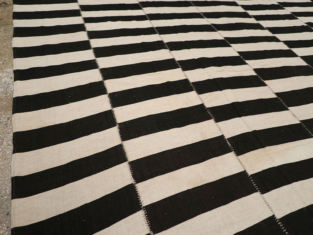 Modern Persian Flatweave Kilim Room Size Carpet, No.24628 - Gss