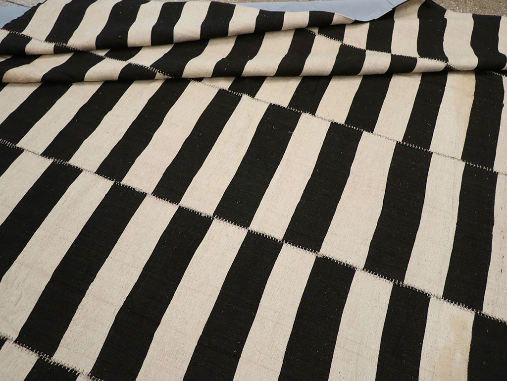 Modern Persian Flatweave Kilim Room Size Carpet, No.24628 - Gss