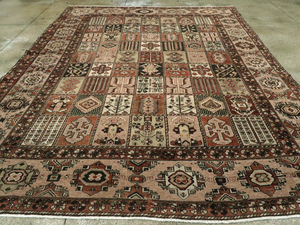 Vintage Persian Bakhtiari Room Size Rug, No.24672 - Gss