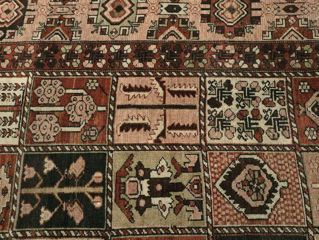 Vintage Persian Bakhtiari Room Size Rug, No.24672 - Gss