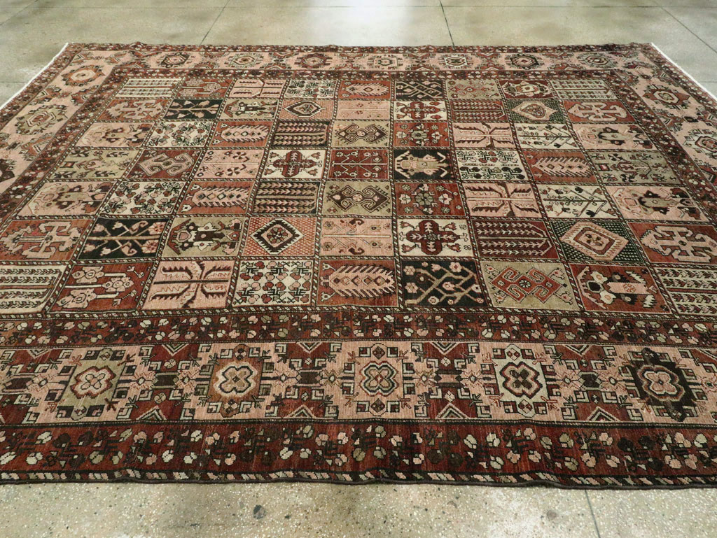 Vintage Persian Bakhtiari Room Size Rug, No.24672 - Gss