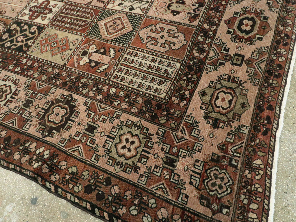 Vintage Persian Bakhtiari Room Size Rug, No.24672 - Gss