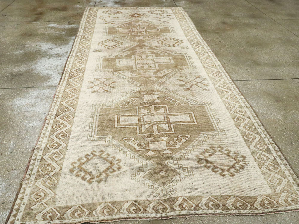 Vintage Turkish Anatolian Gallery Carpet, No.24737 - Gss