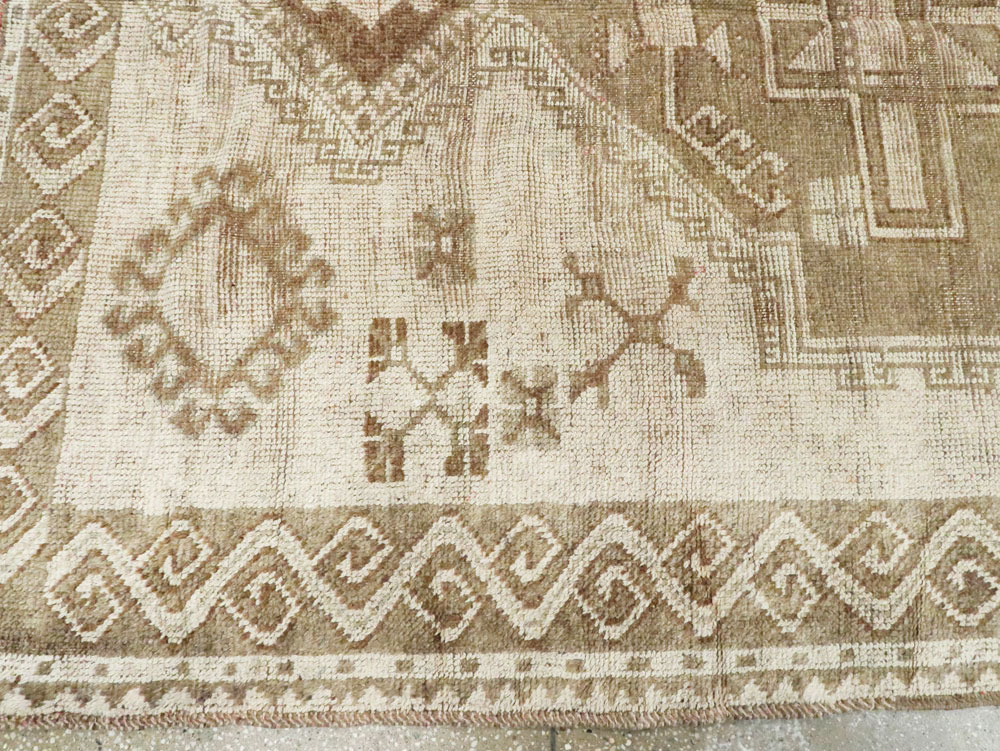 Vintage Turkish Anatolian Gallery Carpet, No.24737 - Gss