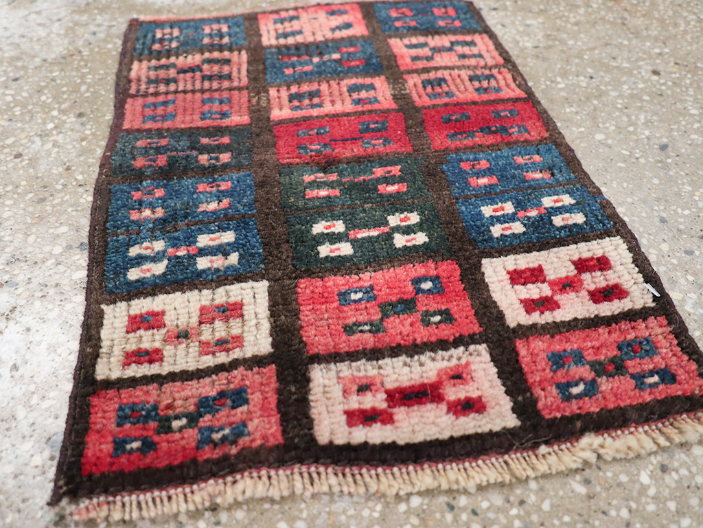 Vintage Persian Gabbeh Throw Rug, No.25174 - Gss