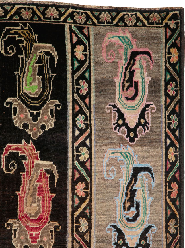 Vintage Persian Shiraz Rug, No.25208 - Gss