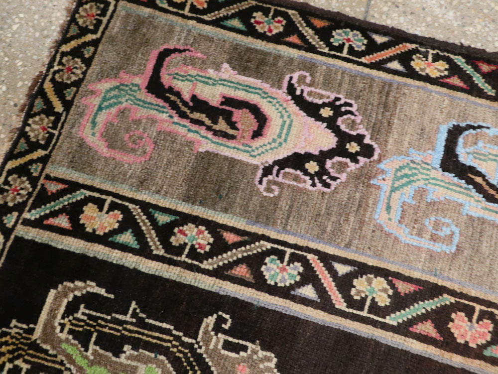 Vintage Persian Shiraz Rug, No.25208 - Gss