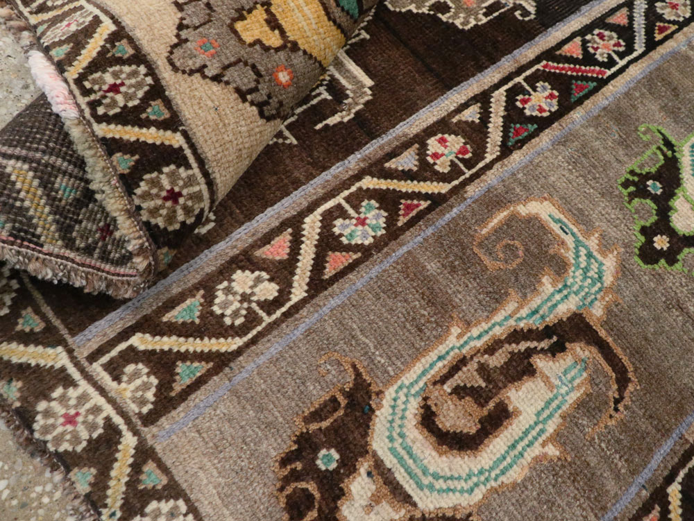 Vintage Persian Shiraz Rug, No.25208 - Gss