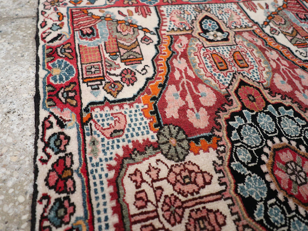 Vintage Persian Sarouk Rug, No.25325 - Gss