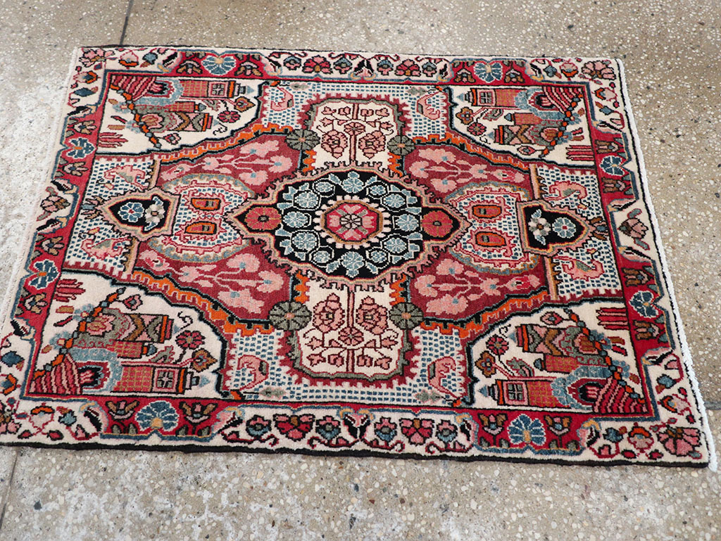 Vintage Persian Sarouk Rug, No.25325 - Gss