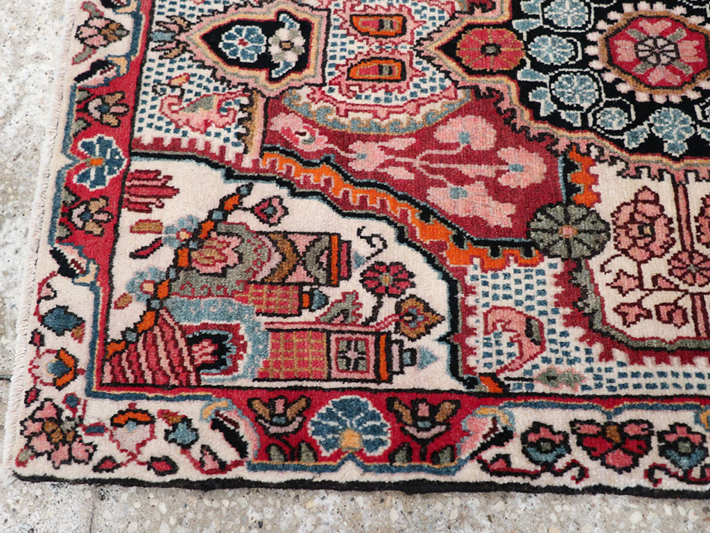 Vintage Persian Sarouk Rug, No.25325 - Gss