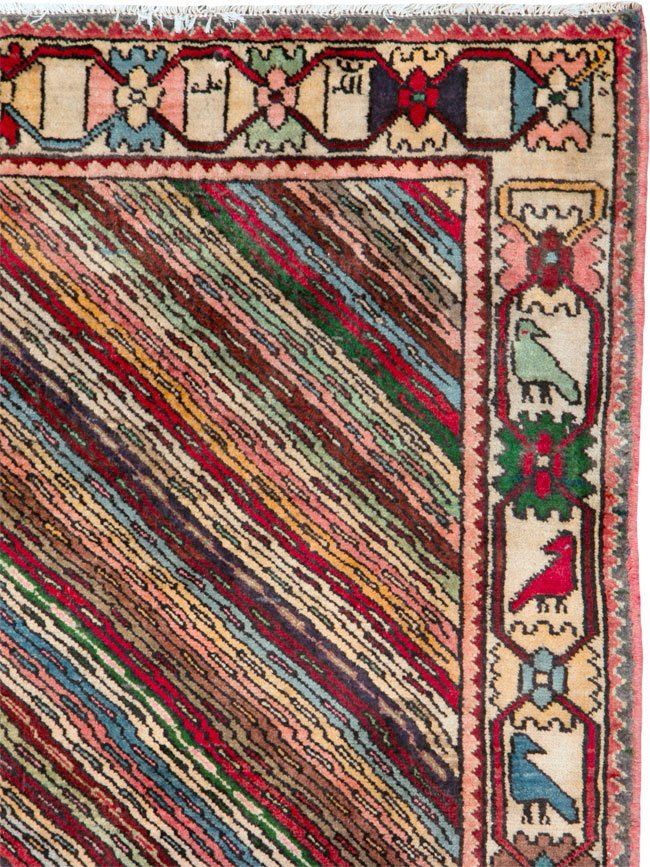 Vintage Persian Shiraz Rug, No.25379 - Gss