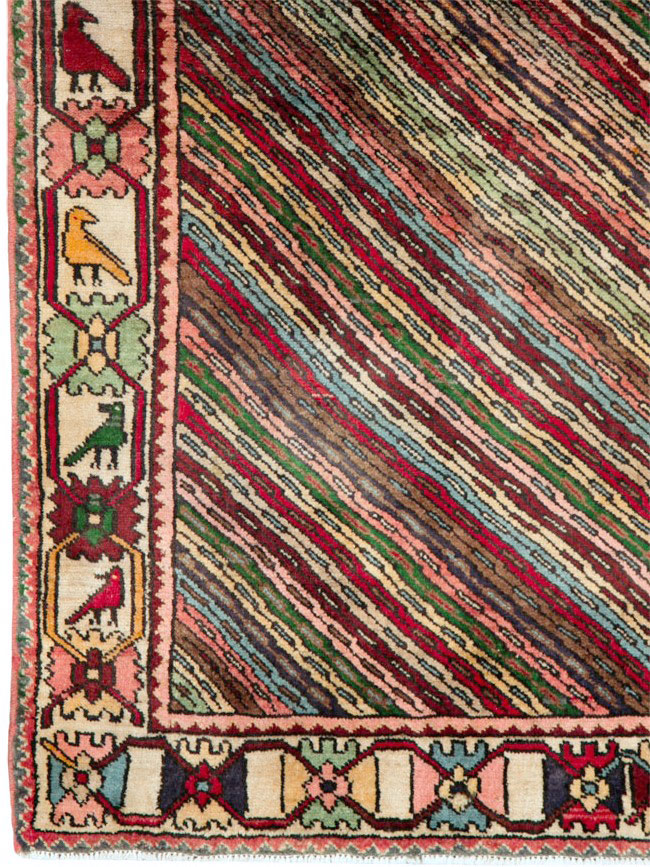 Vintage Persian Shiraz Rug, No.25379 - Gss