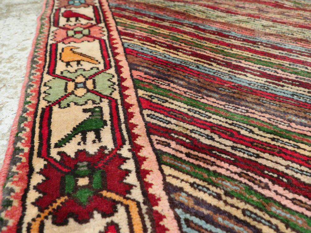 Vintage Persian Shiraz Rug, No.25379 - Gss