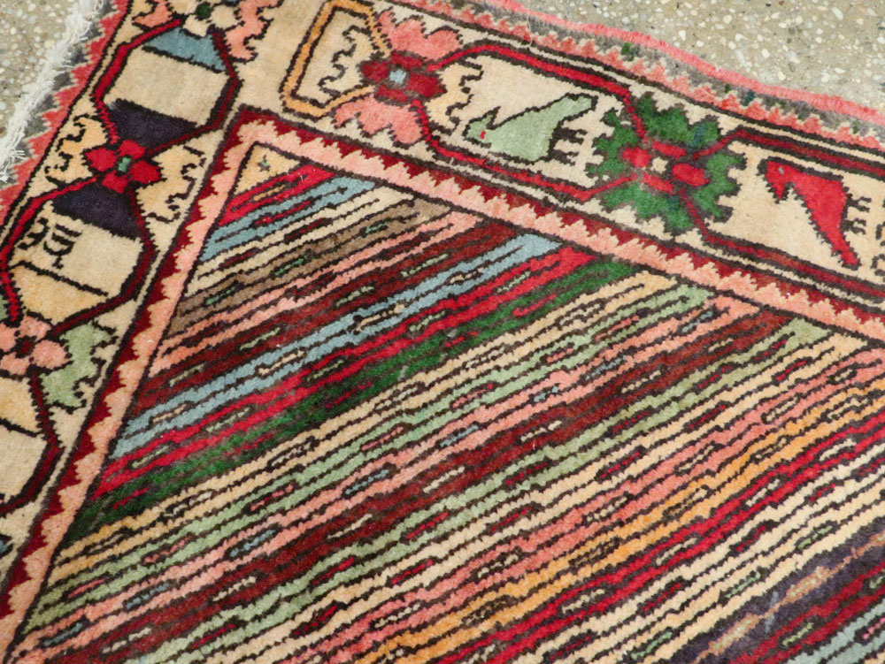 Vintage Persian Shiraz Rug, No.25379 - Gss