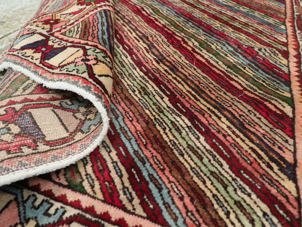 Vintage Persian Shiraz Rug, No.25379 - Gss