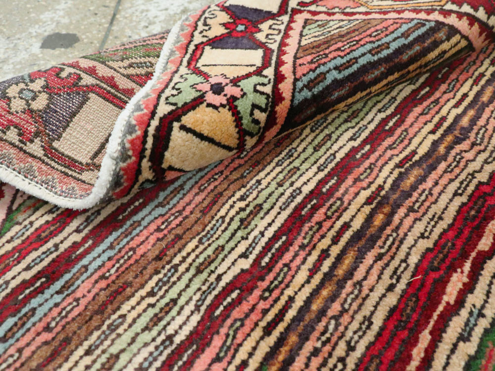 Vintage Persian Shiraz Rug, No.25379 - Gss