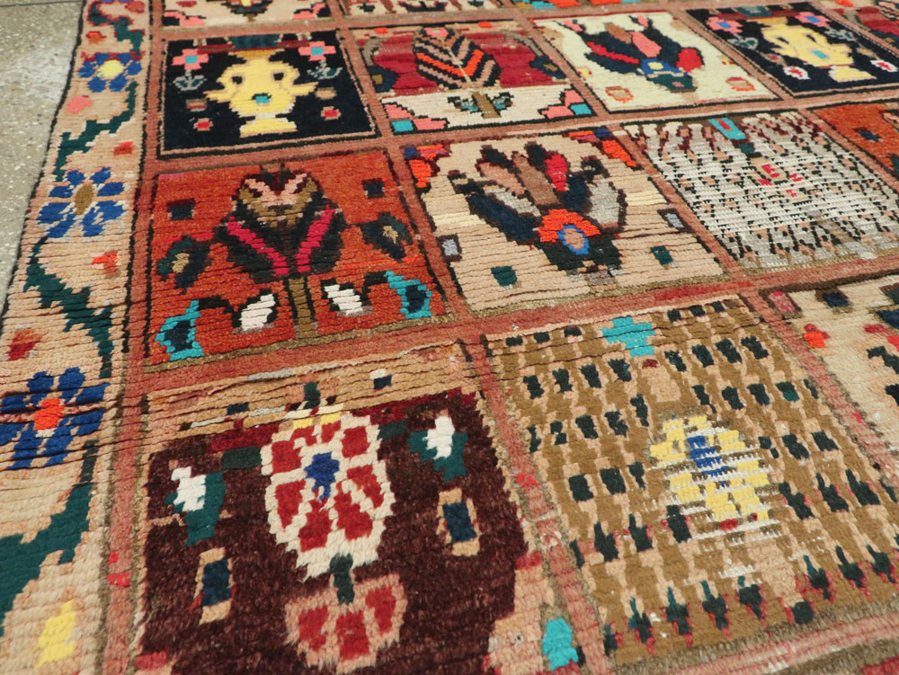 Vintage Persian Bakhtiari Rug, No.25383 - Gss