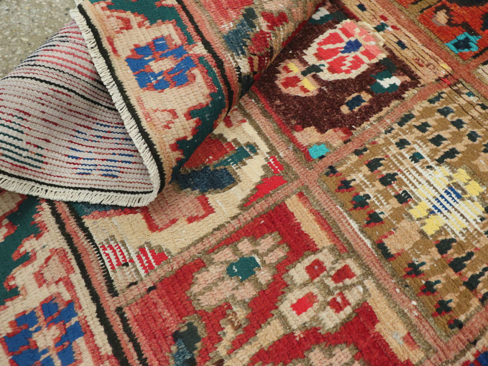 Vintage Persian Bakhtiari Rug, No.25383 - Gss