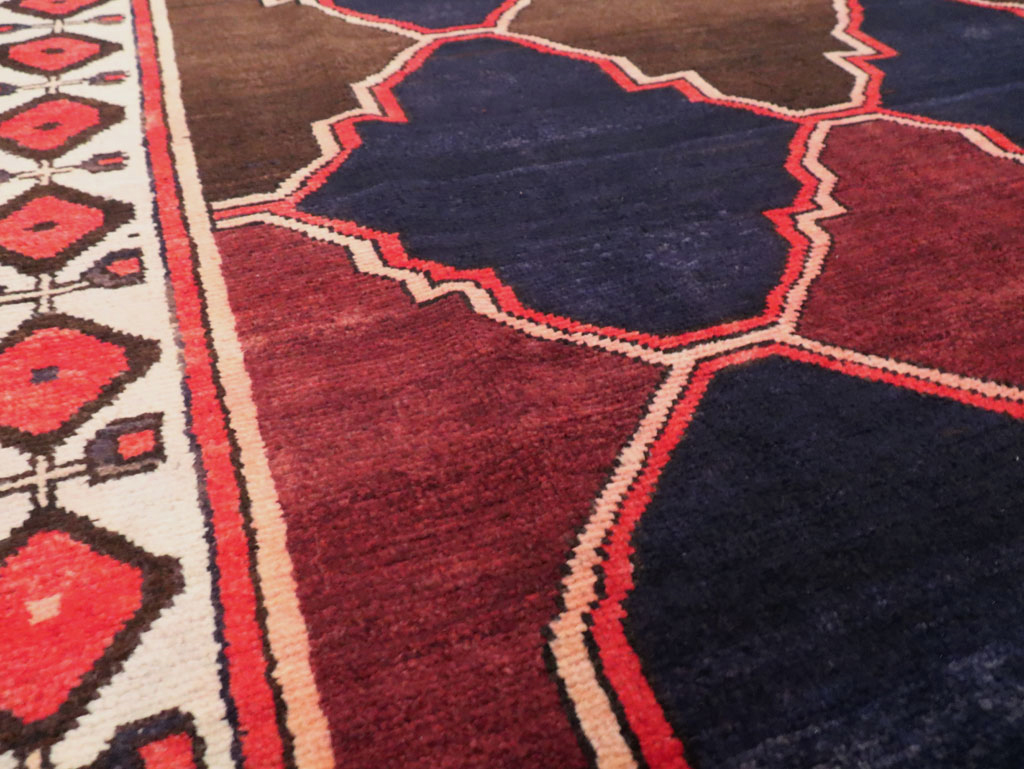 Vintage Persian Bakhtiari Carpet, No.25532 - Gss