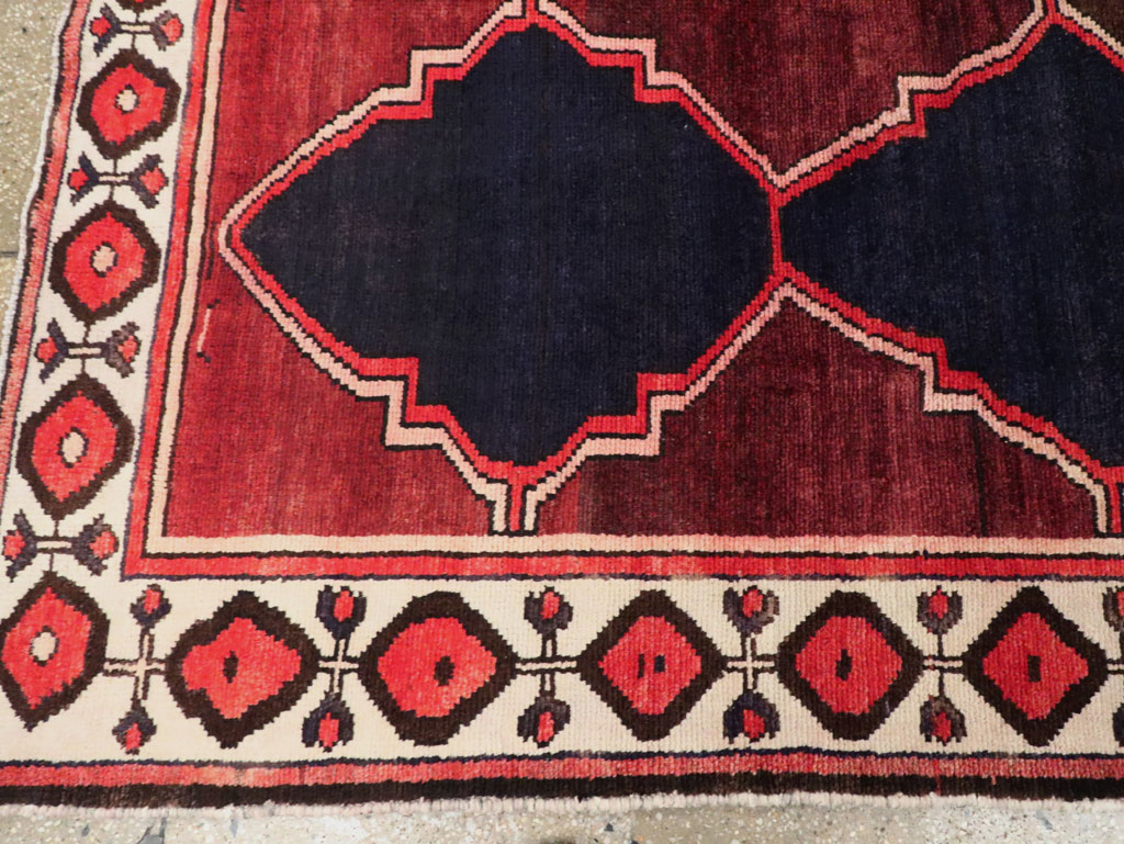 Vintage Persian Bakhtiari Carpet, No.25532 - Gss