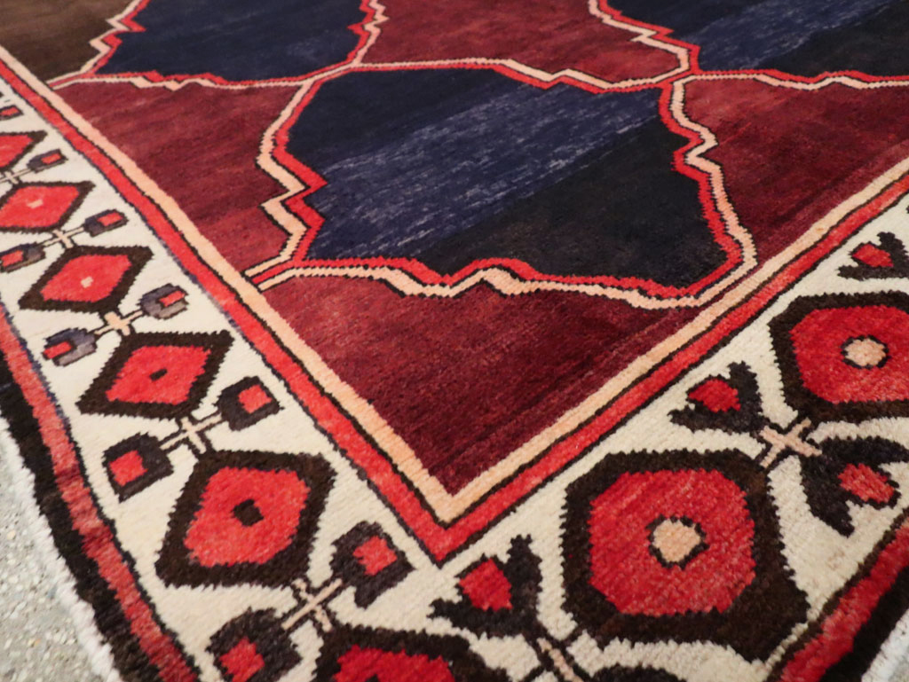 Vintage Persian Bakhtiari Carpet, No.25532 - Gss