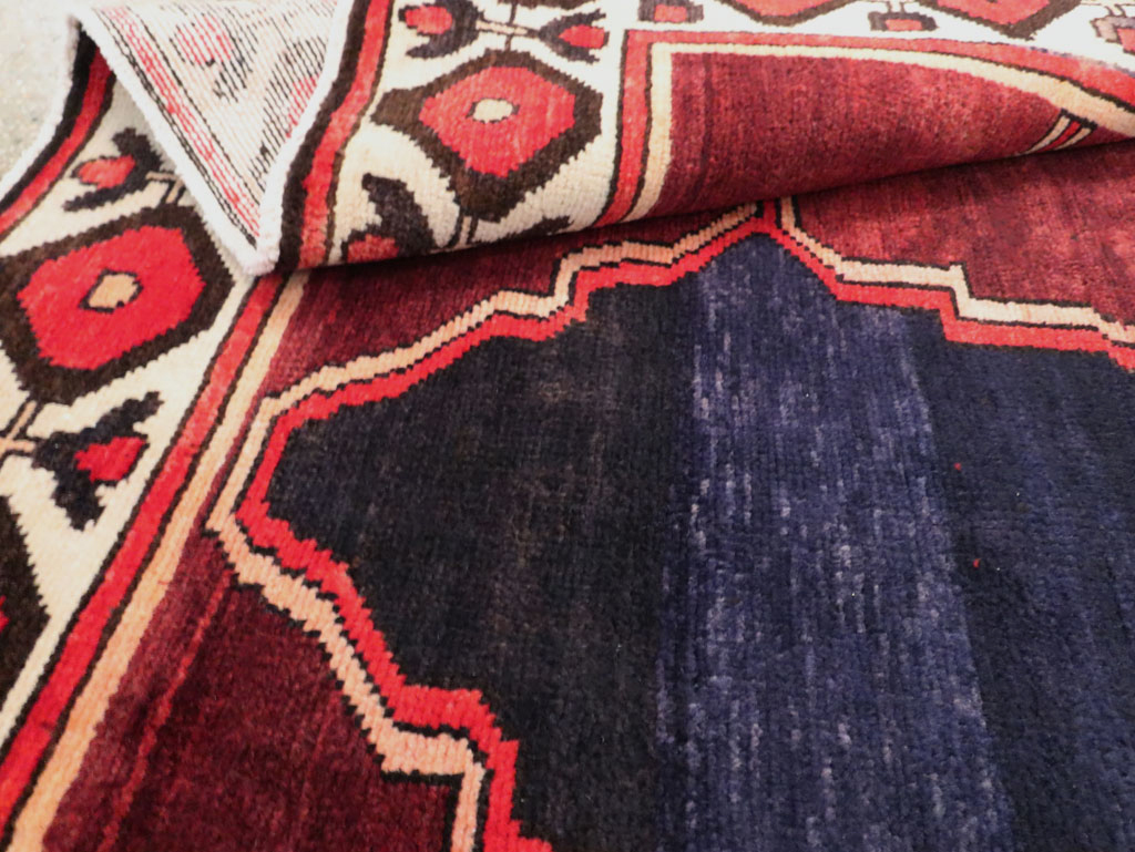 Vintage Persian Bakhtiari Carpet, No.25532 - Gss