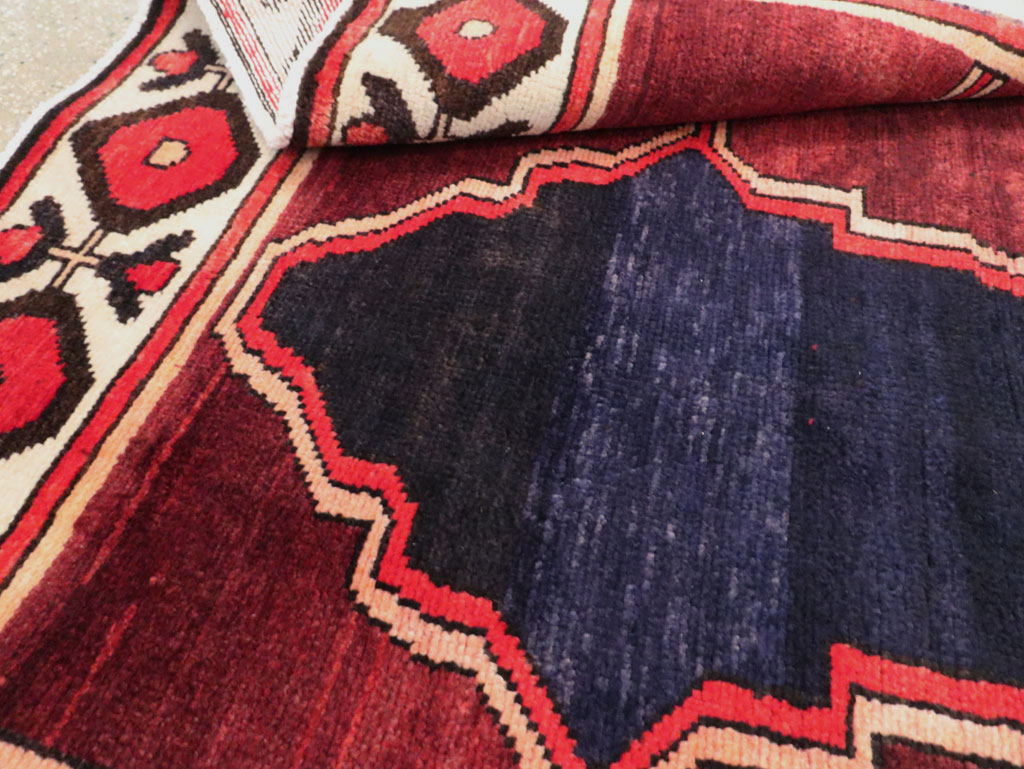 Vintage Persian Bakhtiari Carpet, No.25532 - Gss