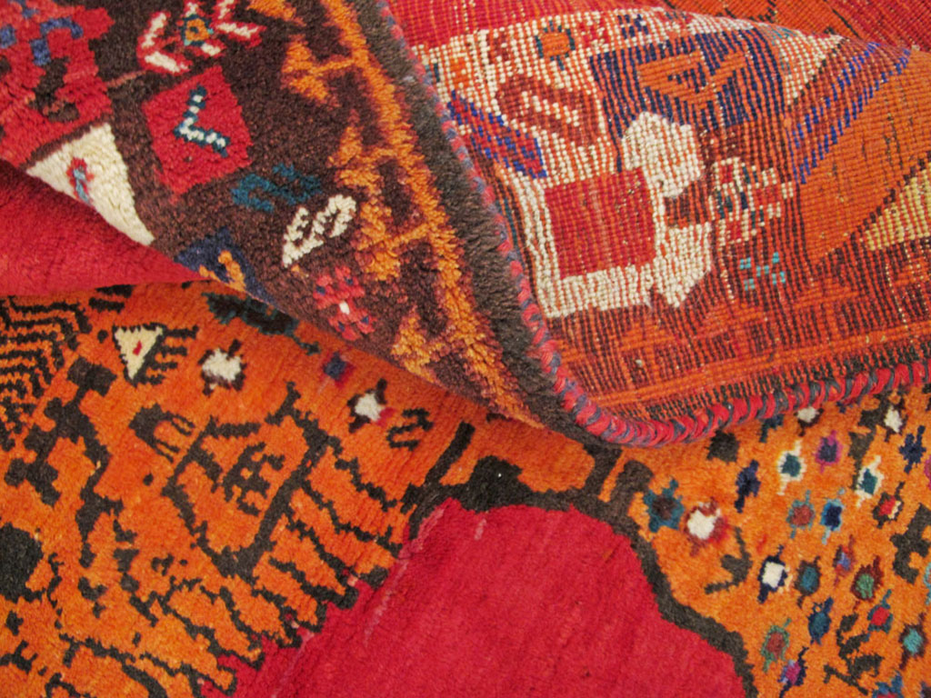 Vintage Persian Shiraz Pictorial Rug, No.25549 - Gss