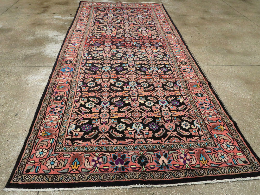 Vintage Persian Mahal Gallery Carpet, No.25943 - Gss