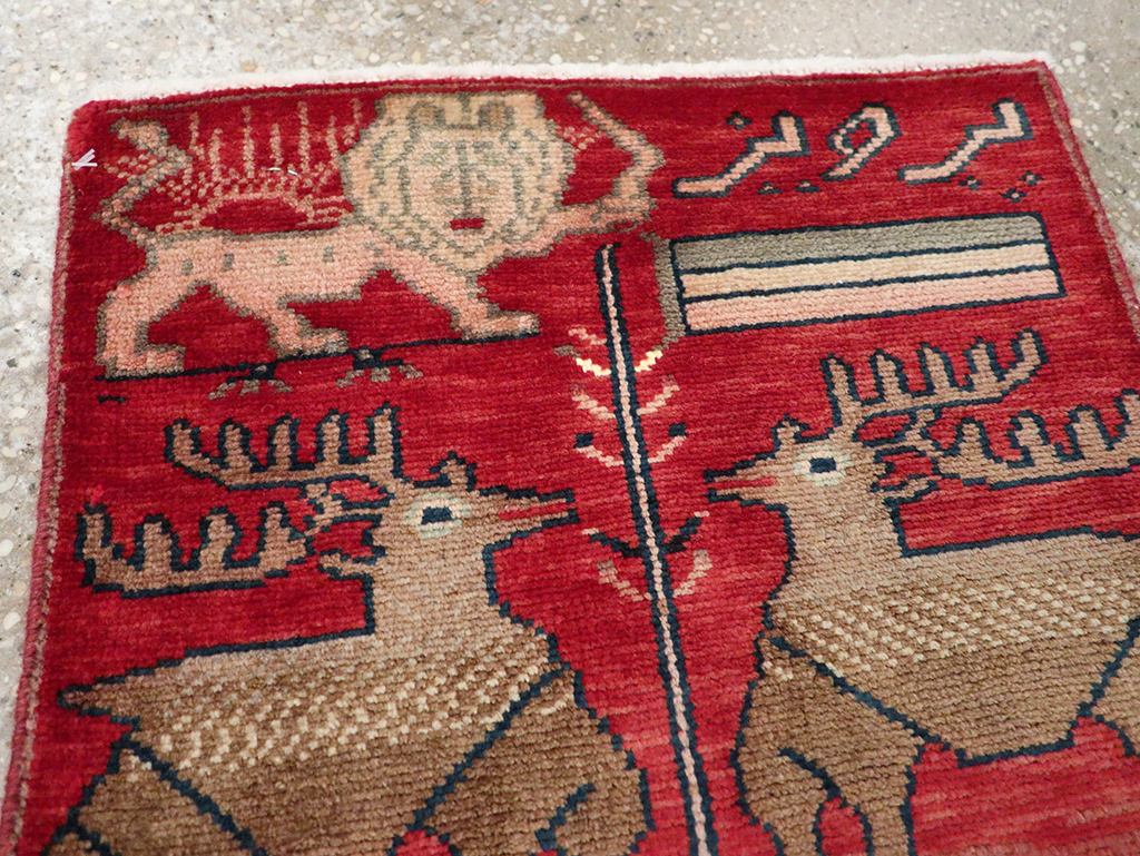 Vintage Persian Mahal Pictorial Rug, No.26228 - Gss