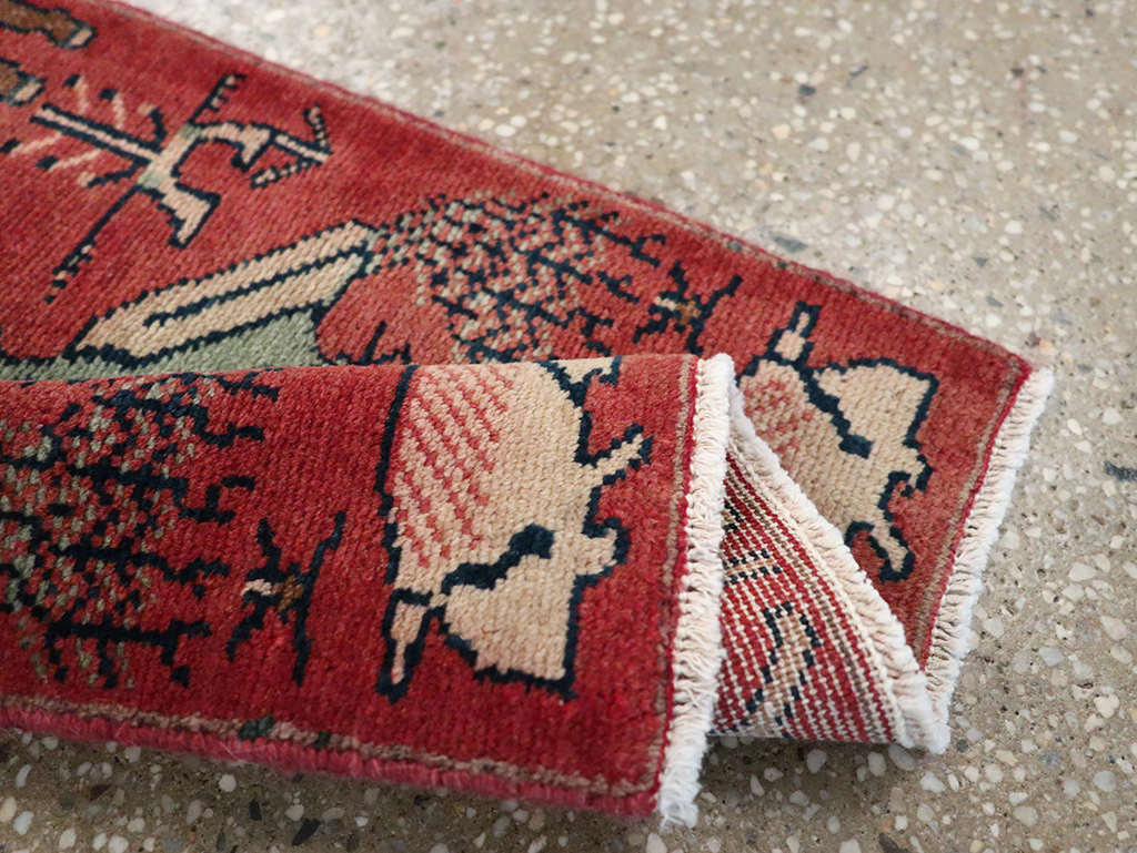 Vintage Persian Mahal Pictorial Rug, No.26228 - Gss