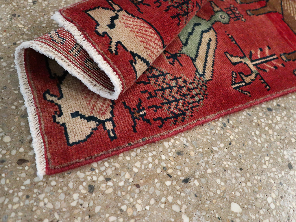 Vintage Persian Mahal Pictorial Rug, No.26228 - Gss