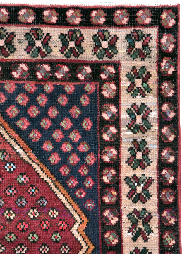 Vintage Persian Shiraz Rug, No.26248 - Gss