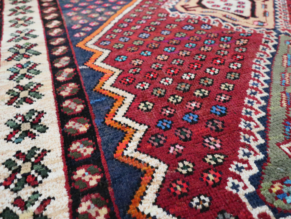 Vintage Persian Shiraz Rug, No.26248 - Gss