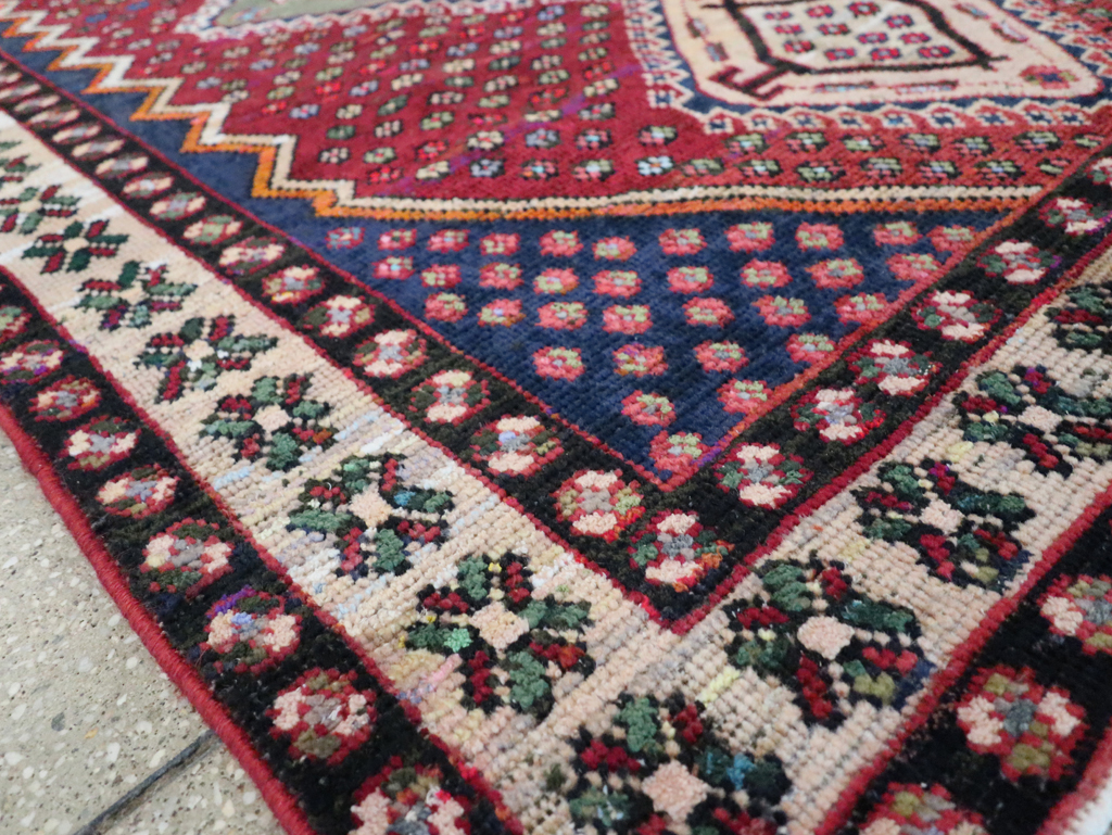 Vintage Persian Shiraz Rug, No.26248 - Gss