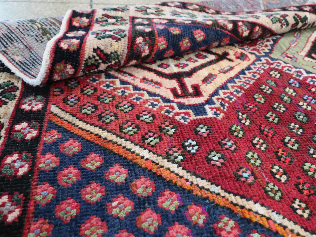 Vintage Persian Shiraz Rug, No.26248 - Gss