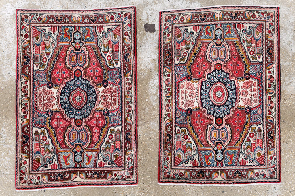 Vintage Persian Sarouk Throw Rug (Pair: 2 of 2), No.26793 - Gss