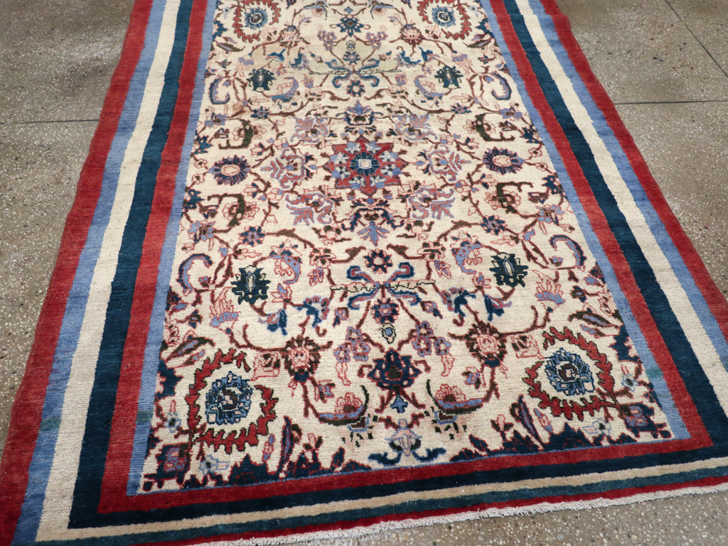Vintage Persian Isfahan Accent Rug, No.26834 - Gss