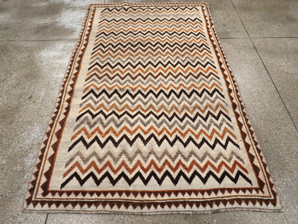 Vintage Persian Gabbeh Rug, No.26926 - Gss