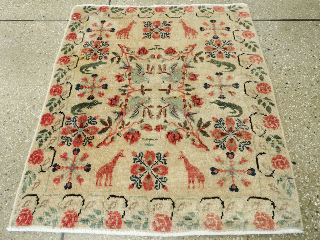 Vintage Persian Tabriz Pictorial Rug, No.26930 - Gss