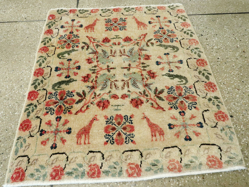 Vintage Persian Tabriz Pictorial Rug, No.26930 - Gss