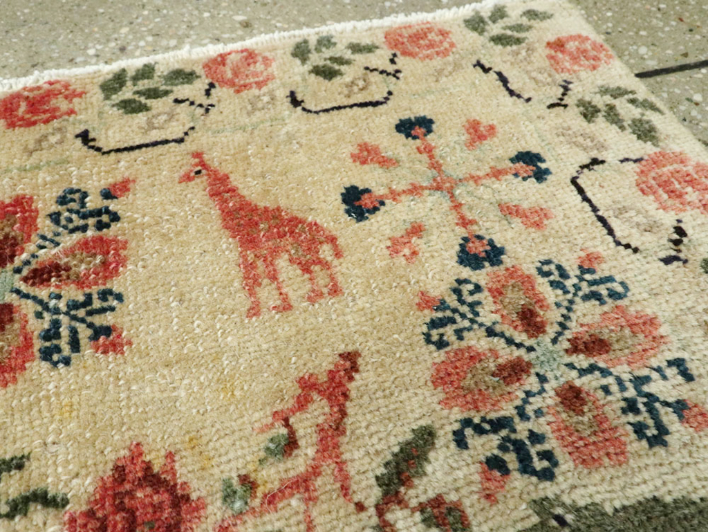 Vintage Persian Tabriz Pictorial Rug, No.26930 - Gss