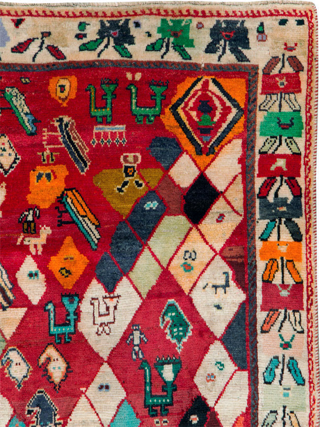 Vintage Persian Shiraz Rug, No.27077 - Gss